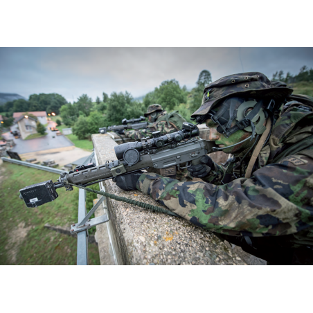 Postkarte: AdA mit Sturmgewehr 90 mit Zielfernrohr